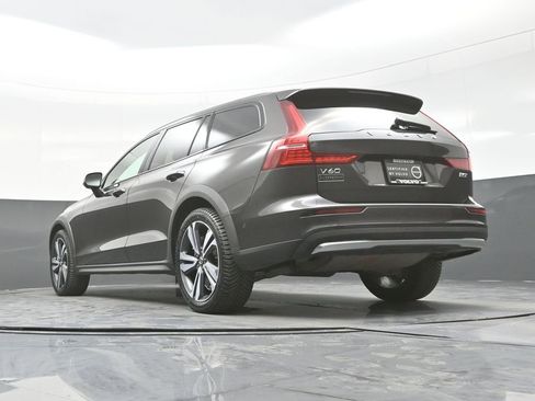Used 2025 Volvo V60 B5 Cross Country Plus AWD/4WD image 27