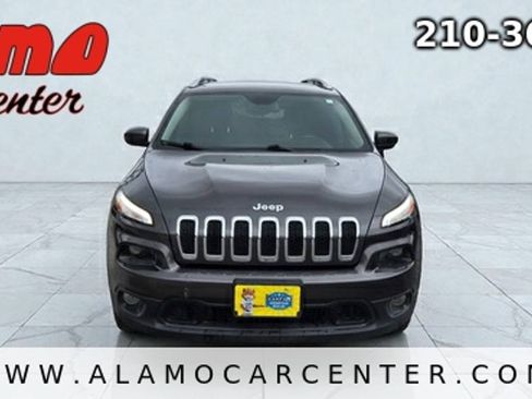Used 2017 Jeep Cherokee Latitude AWD/4WD image 8