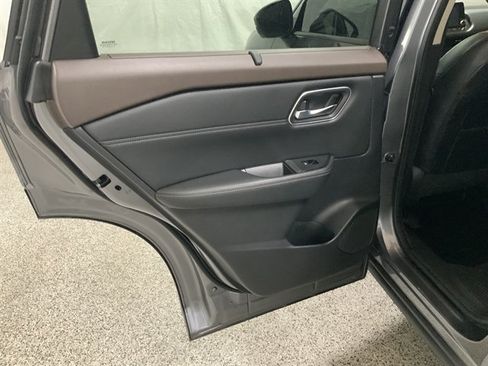 Used 2021 Nissan Rogue SV w/ Premium Package FWD image 16