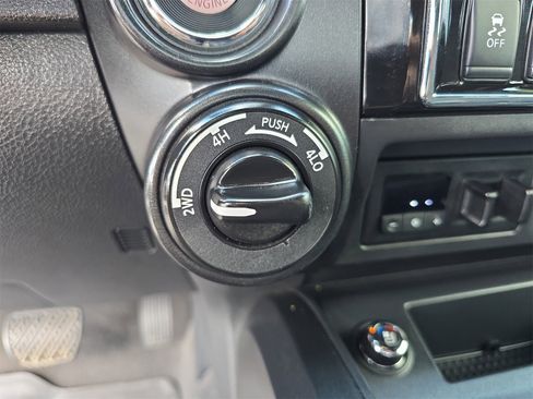Used 2024 Nissan Titan PRO-4X w/ Pro-4x Convenience Package image 19