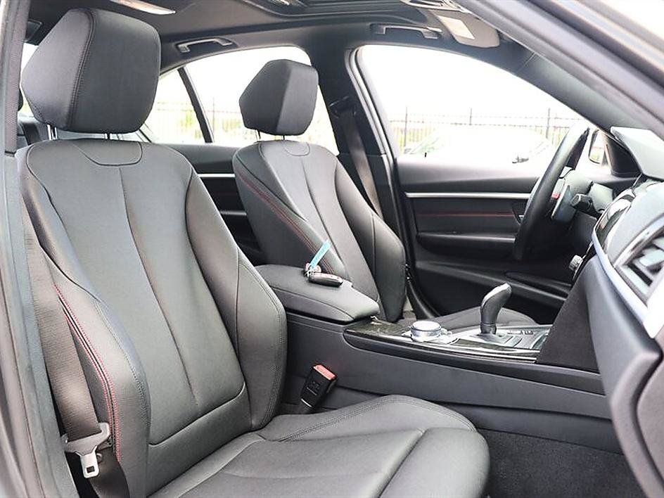 Used 2018 BMW 330i xDrive Sedan AWD/4WD image 13