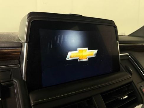 Used 2023 Chevrolet Suburban Premier RWD image 23