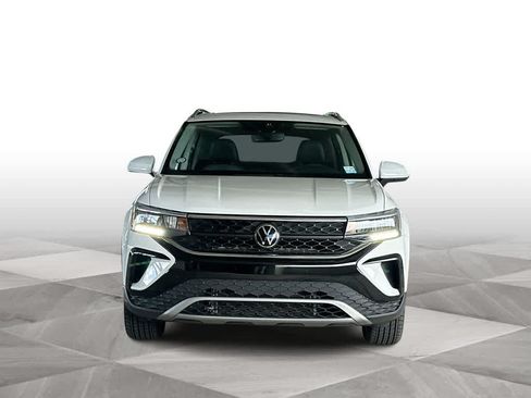 Certified 2023 Volkswagen Taos SE w/ Panoramic Sunroof Package FWD image 3