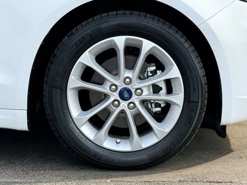 Used 2020 Ford Fusion SE image 12