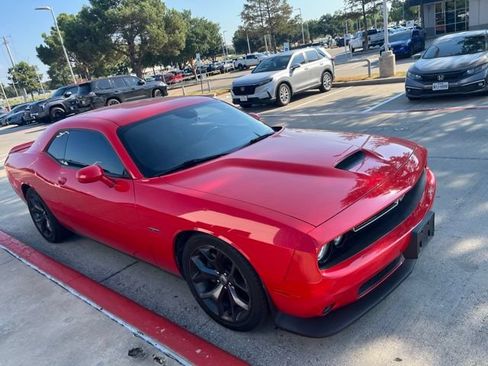 Used 2019 Dodge Challenger R/T RWD image 6