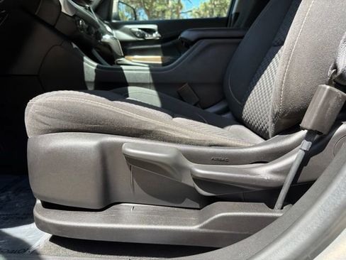 Used 2019 GMC Acadia SLE FWD image 33