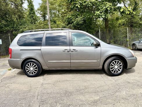 Used 2011 Kia Sedona EX FWD image 2
