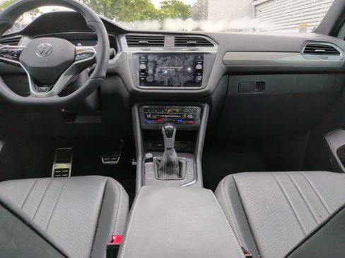 Used 2023 Volkswagen Tiguan SE R-Line FWD image 17
