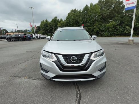 Used 2018 Nissan Rogue SV image 4
