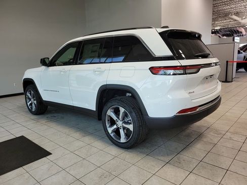 New 2025 Jeep Grand Cherokee Limited w/ Luxury Tech Group II image 4