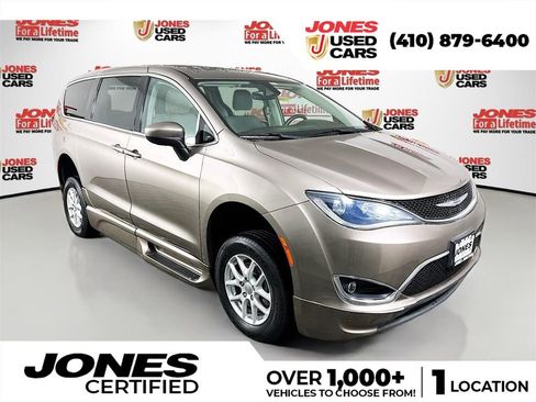 Used 2017 Chrysler Pacifica Touring Plus FWD image 1
