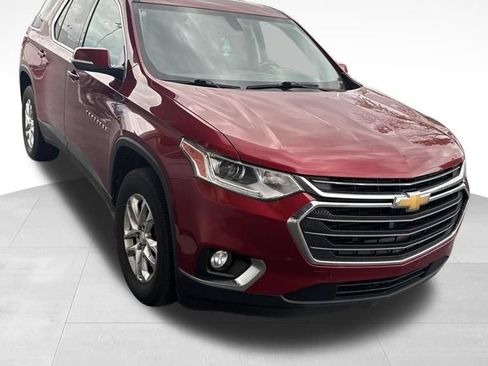 Used 2018 Chevrolet Traverse LT FWD image 2
