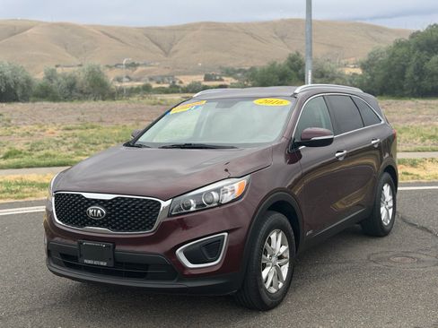 Used 2016 Kia Sorento AWD w/ LX Convenience Package image 1