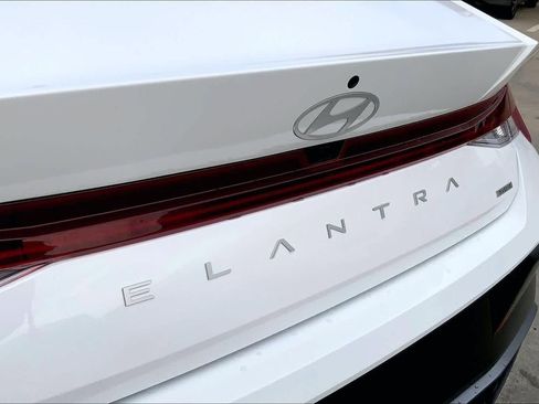 New 2026 Hyundai Elantra Limited FWD image 15