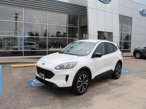 Used 2022 Ford Escape SE w/ SE Sport Appearance Package AWD/4WD image 2