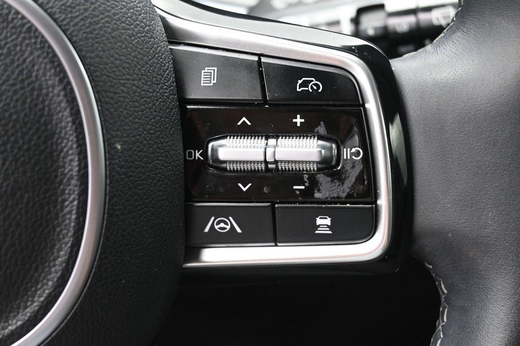 Used 2025 Kia Sorento SX AWD/4WD image 17
