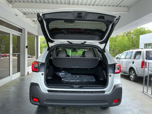 Used 2025 Subaru Outback Premium w/ Popular Package #1A image 19