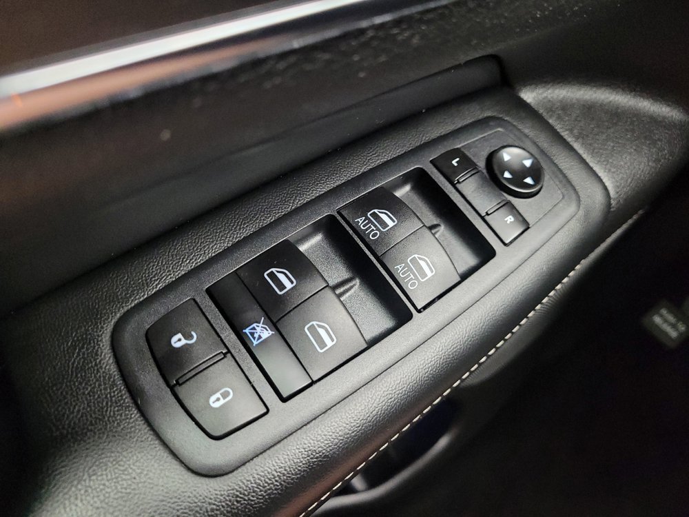 Used 2017 Jeep Grand Cherokee Limited w/ Luxury Group II AWD/4WD image 27
