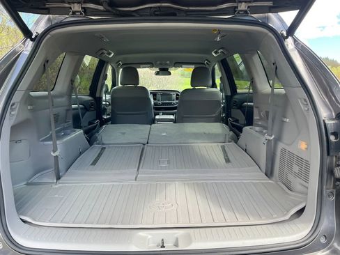 Used 2017 Toyota Highlander Plus AWD/4WD image 23