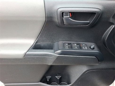 Certified 2022 Toyota Tacoma SR image 15