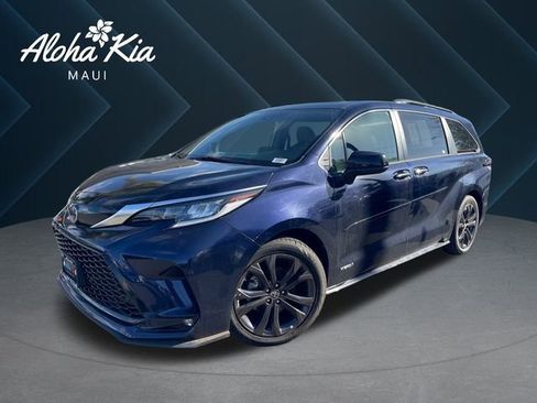 Used 2021 Toyota Sienna XSE w/ XSE Plus Package image 1