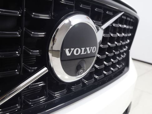 Used 2026 Volvo XC40 B5 Plus AWD/4WD image 17