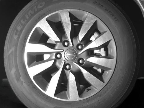 Used 2024 Chrysler Pacifica Limited FWD image 12