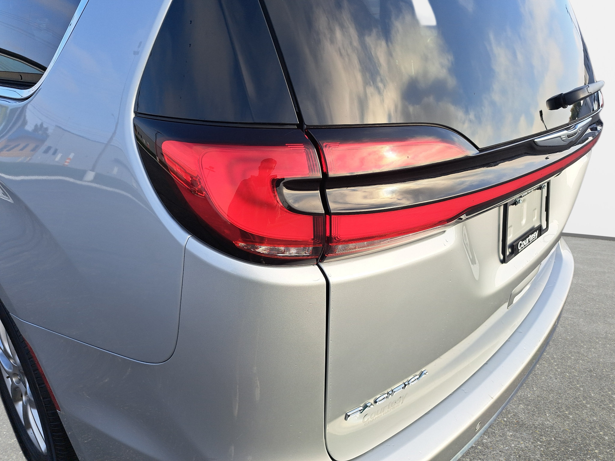 Used 2024 Chrysler Pacifica Touring-L FWD image 35
