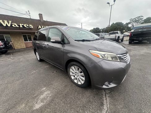 Used 2015 Toyota Sienna Limited Premium image 2