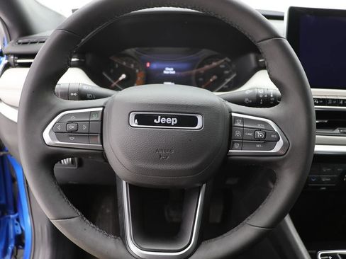 Used 2025 Jeep Compass Limited AWD/4WD image 16