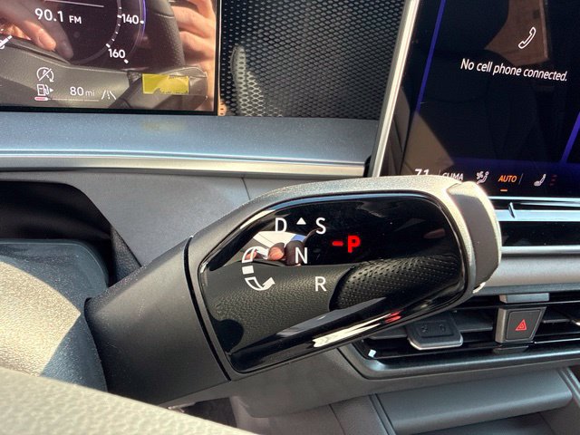New 2026 Volkswagen Tiguan SE R-Line AWD/4WD image 18