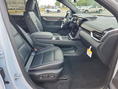 New 2026 GMC Acadia Denali w/ Super Cruise Package image 10