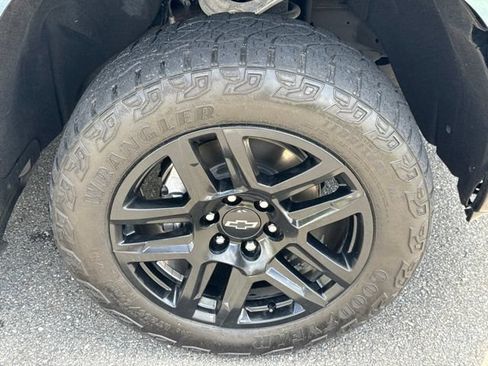 Used 2024 Chevrolet Silverado 1500 LT Trail Boss w/ Convenience Package II AWD/4WD image 30