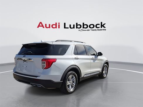 Used 2020 Ford Explorer XLT w/ Equipment Group 202A image 8