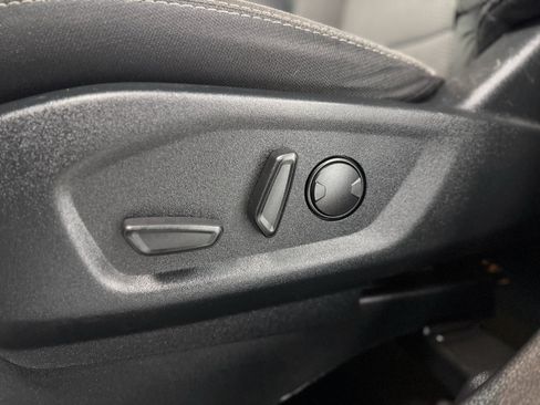 Used 2019 Ford Explorer XLT w/ Equipment Group 201A AWD/4WD image 16
