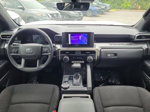 Used 2025 Toyota Tacoma SR5 AWD/4WD image 12