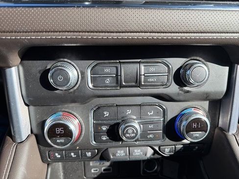 Used 2021 GMC Yukon SLT w/ SLT Premium Package image 15