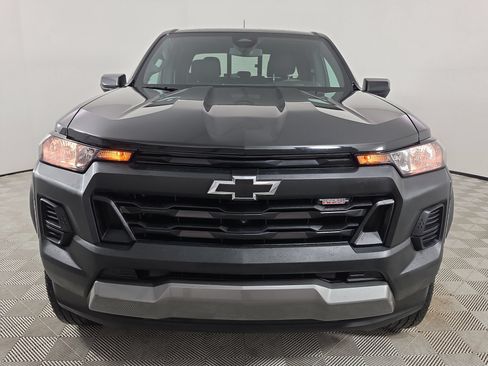 Used 2024 Chevrolet Colorado Trail Boss w/ Technology Package AWD/4WD image 2