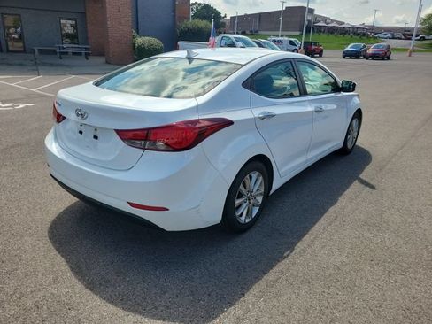 Used 2015 Hyundai Elantra SE w/ Option Group 02 FWD image 5