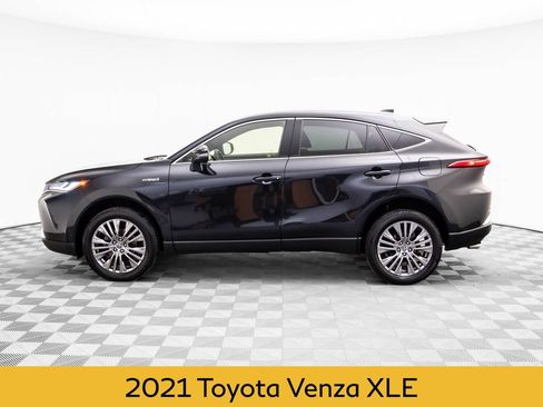 Used 2021 Toyota Venza XLE image 2