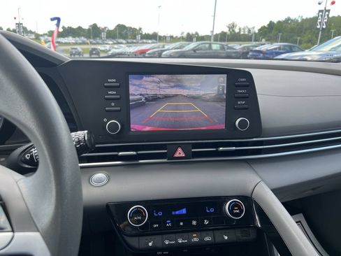 Used 2023 Hyundai Elantra Blue FWD image 23