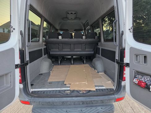 Used 2014 Freightliner Sprinter 2500 image 16