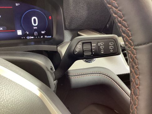 Used 2025 Ford Explorer Active w/ Active Comfort Package image 19