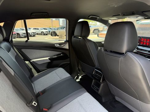 Used 2024 Volkswagen ID.4 2WD image 37
