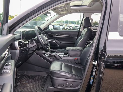 Used 2025 Kia Telluride S FWD image 7