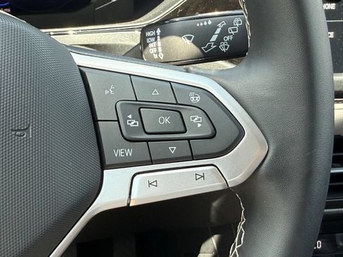 Certified 2022 Volkswagen Taos SEL AWD/4WD image 18