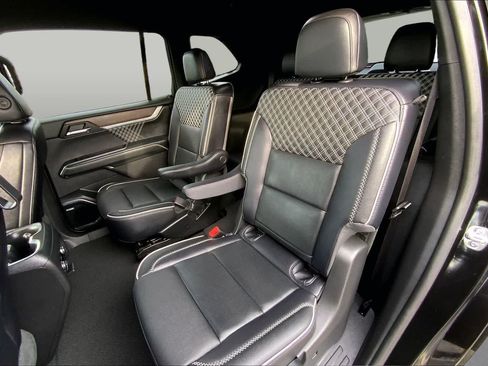 Used 2025 GMC Acadia Denali FWD image 20