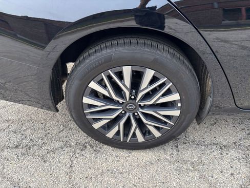 Used 2025 Nissan Altima 2.5 SV FWD image 29