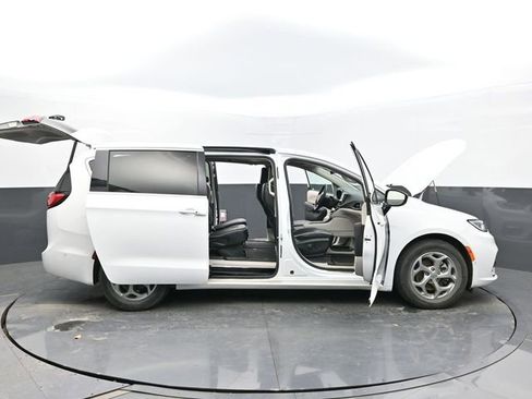 Used 2024 Chrysler Pacifica Limited w/ Trailer Tow Group image 64