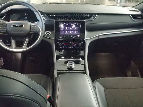 Used 2025 Jeep Grand Cherokee L Altitude image 11